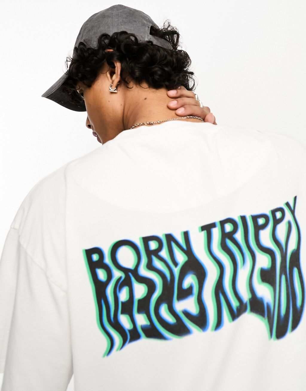 

Белая футболка свободного кроя с принтом на спине Pretty Green Born Trippy