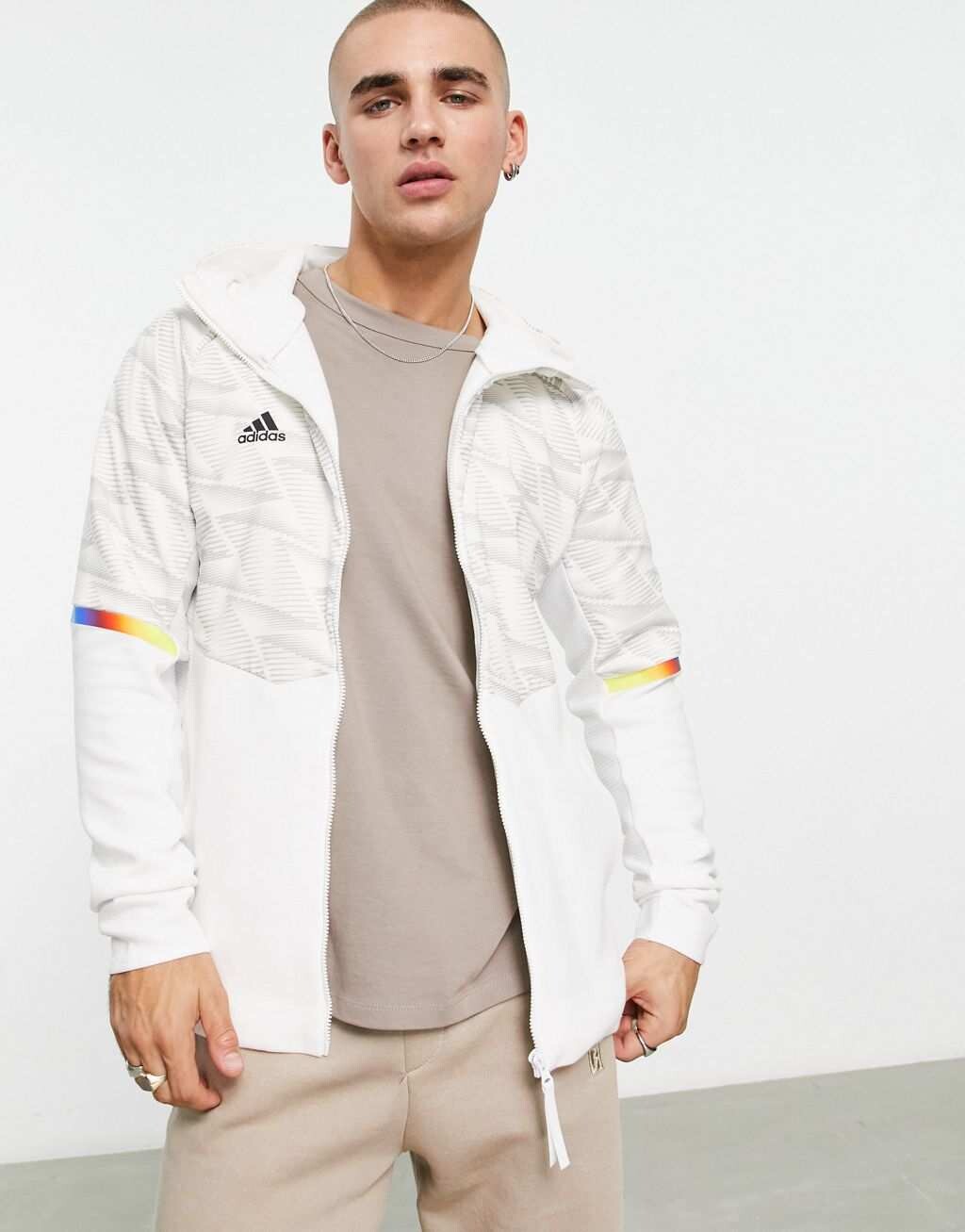 

Белая худи на молнии с принтом adidas Sportswear Game Day, Белый
