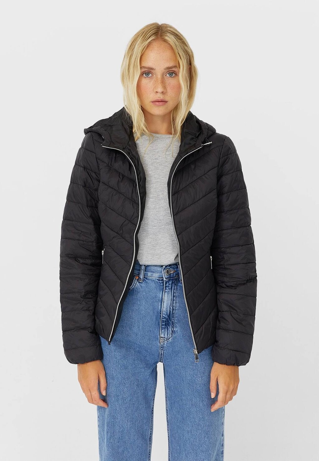 

Демисезонная куртка Stradivarius, черный