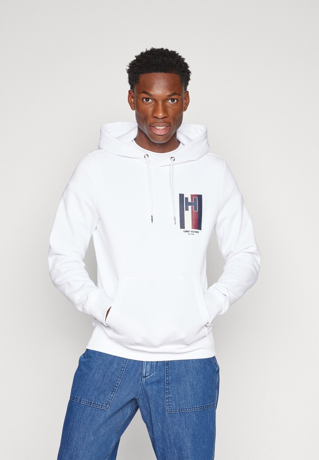 

Толстовка Tommy Hilfiger EMBLEM HOODIE, белый