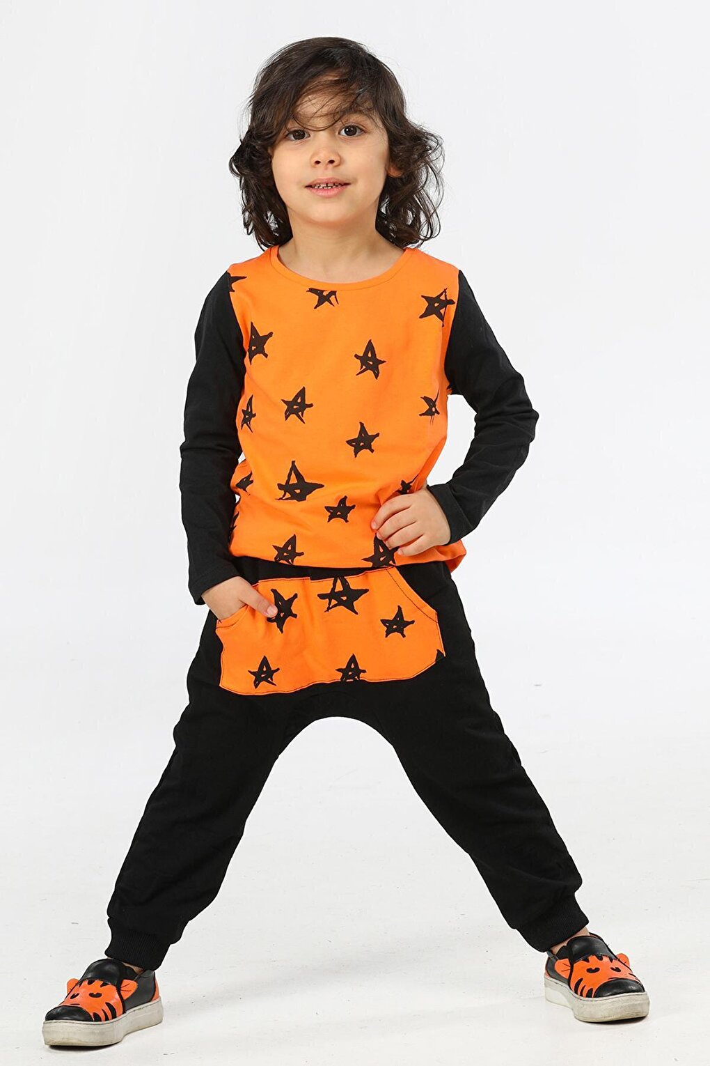 цена Комплект для мальчика со звездами: брюки+футболка LupiaKids