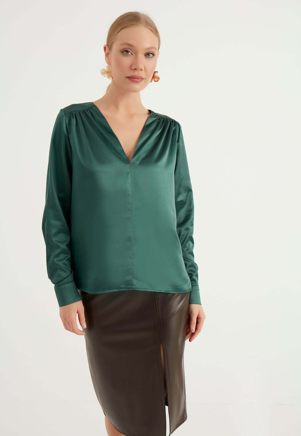 

Блузка WITH GATHERED SHOULDER DETAILS Herita, цвет green