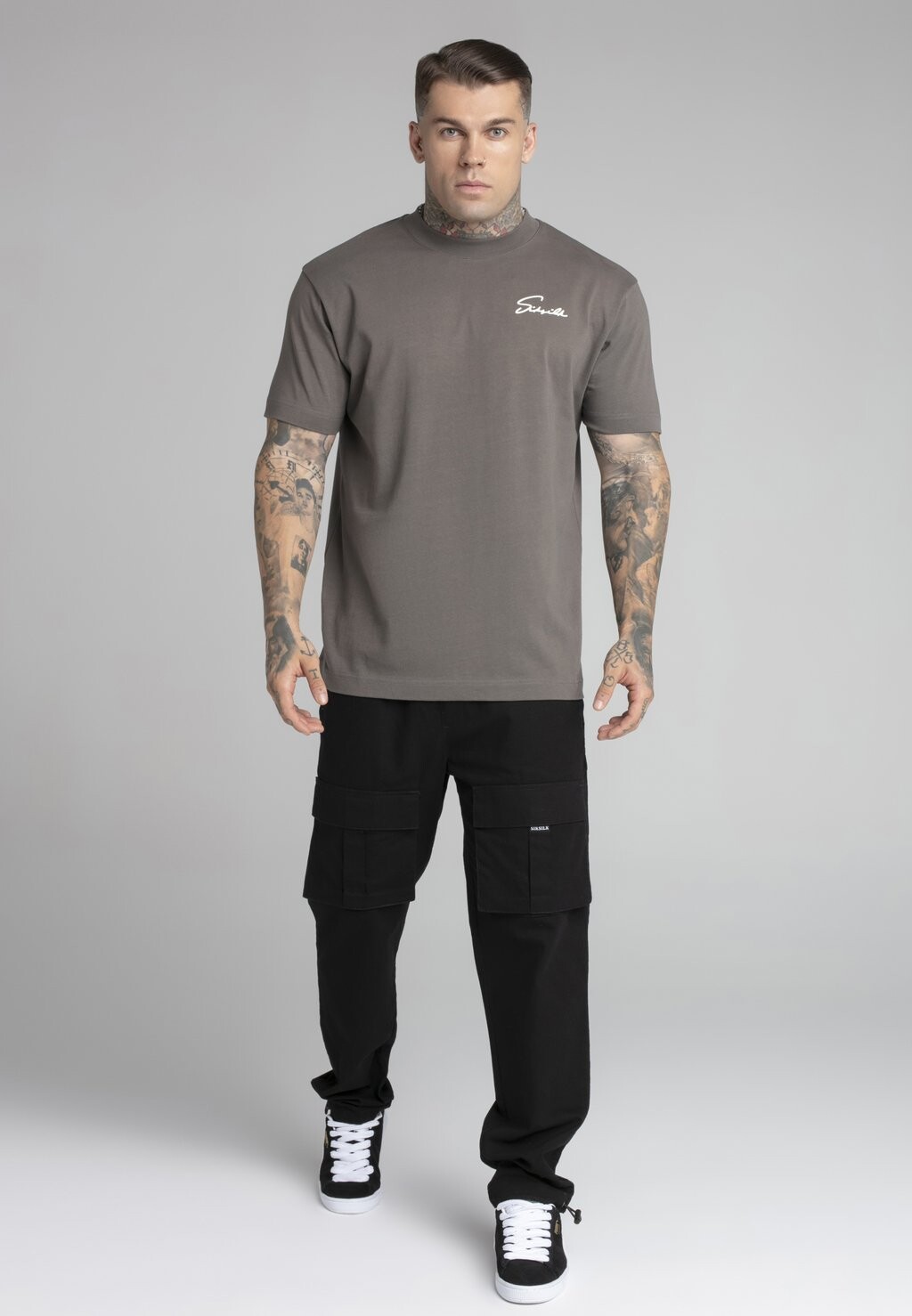 

Футболка с принтом Script SIKSILK, коричневая