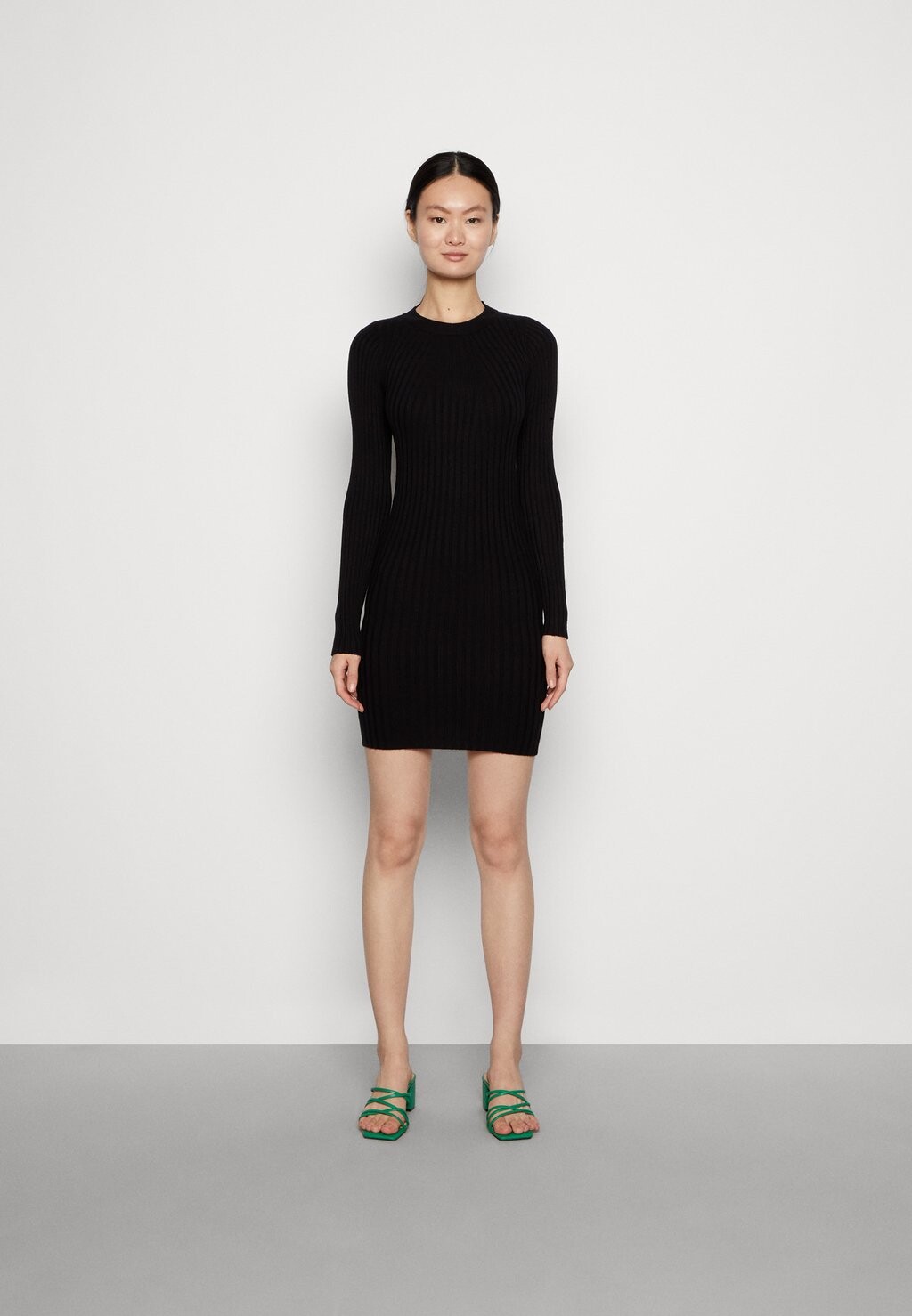 

Платье прямого кроя Vero Moda, черный