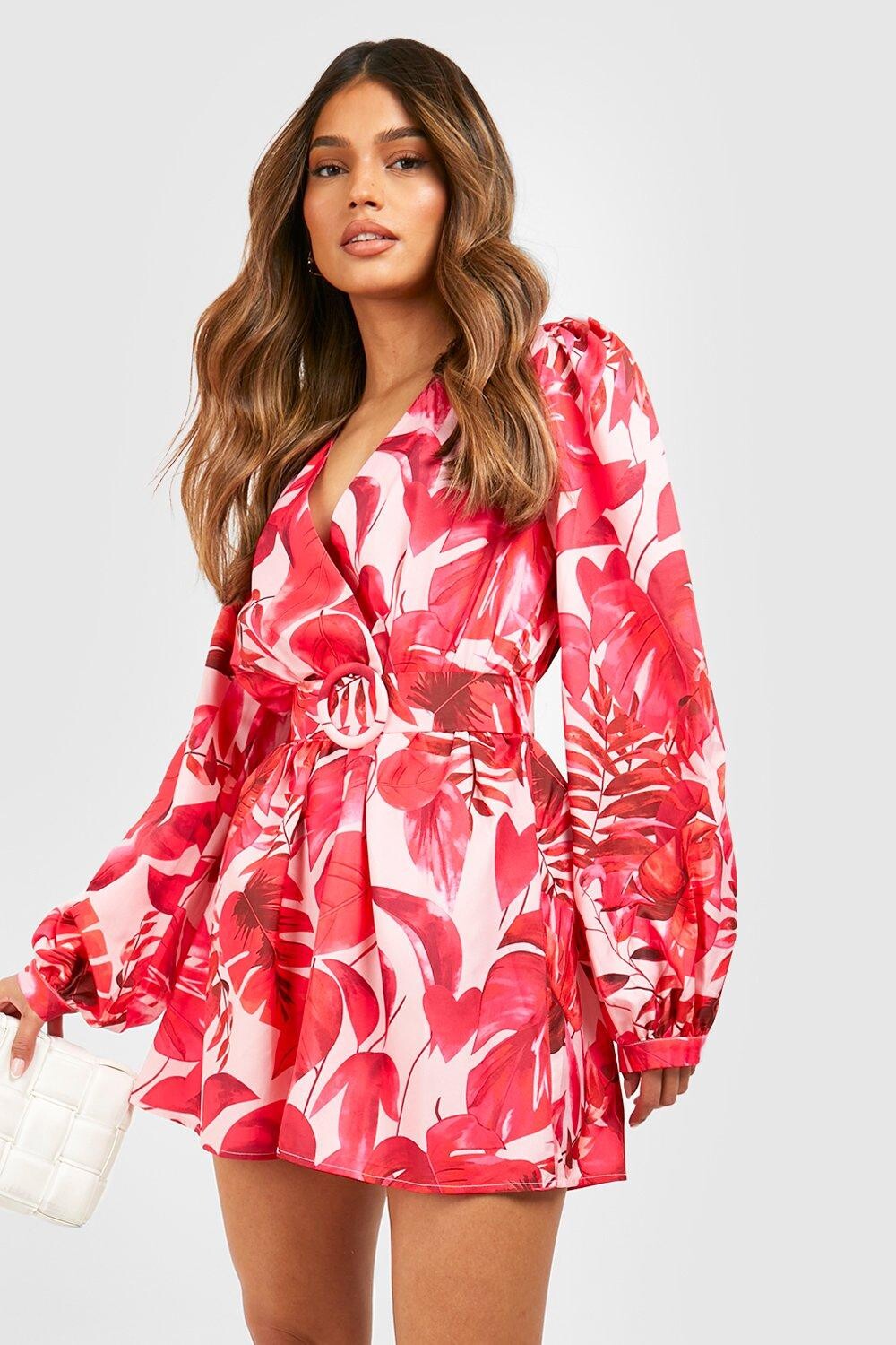 

Комбинезон с запахом и принтом Boohoo, розовый