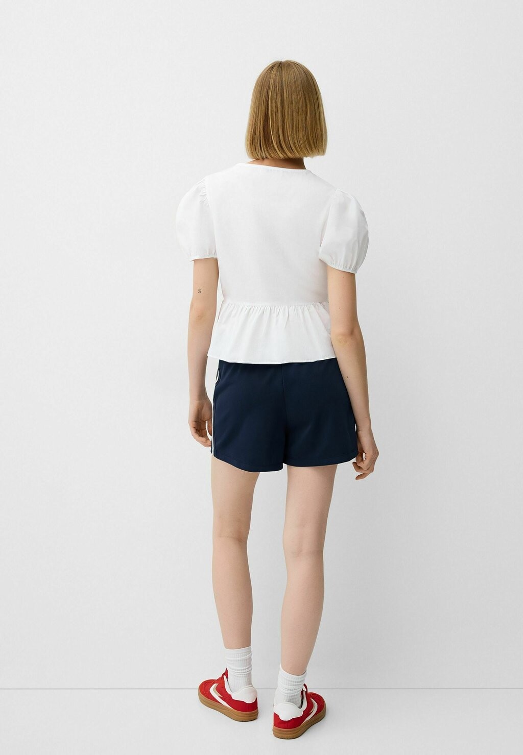 

Шорты RETRO WITH SIDE STRIPE Bershka, синий