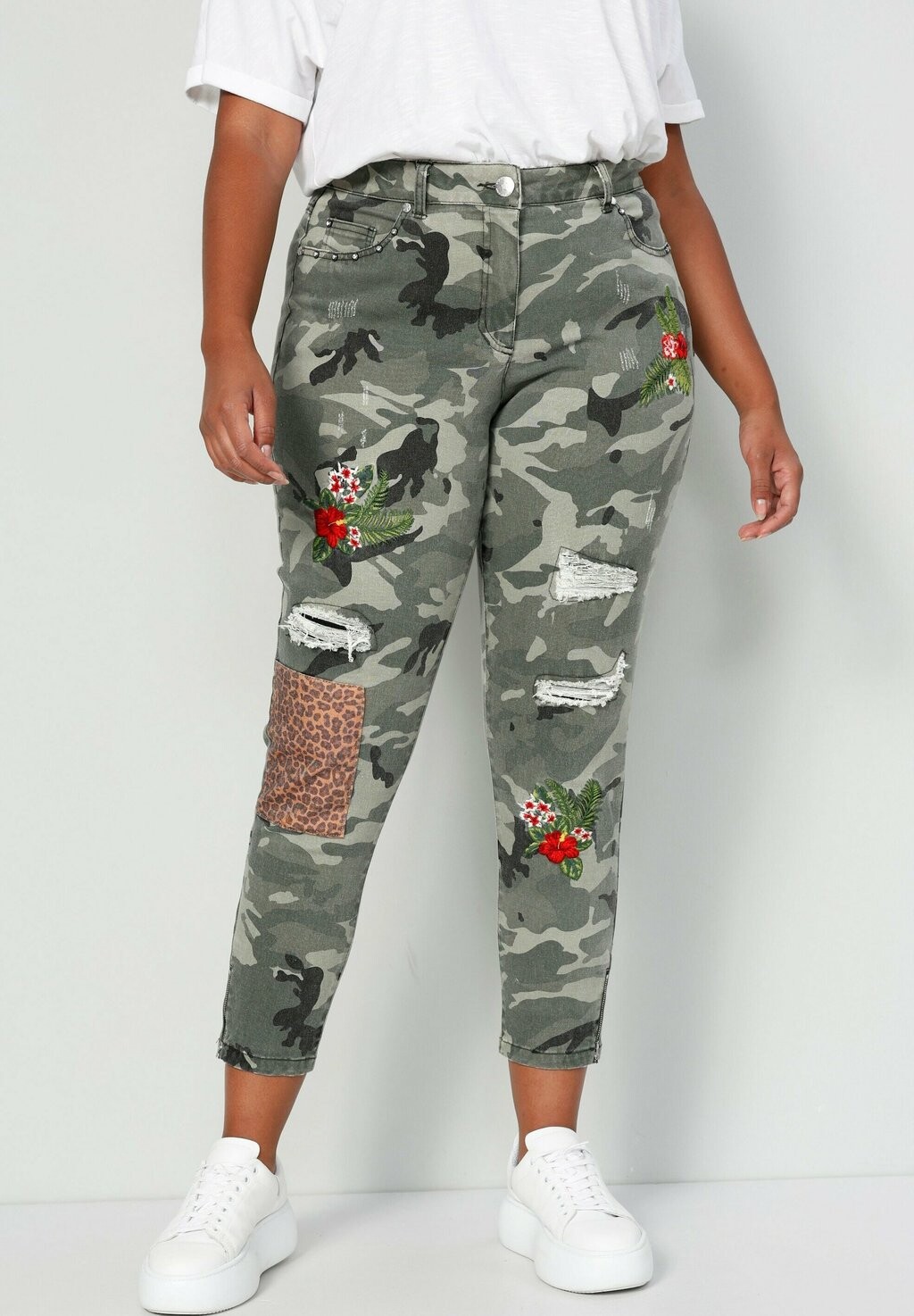 

Джинсы приталенного кроя Komfort Fit Camouflage Destroy-Effekte Patches Angel of Style, мультиколор
