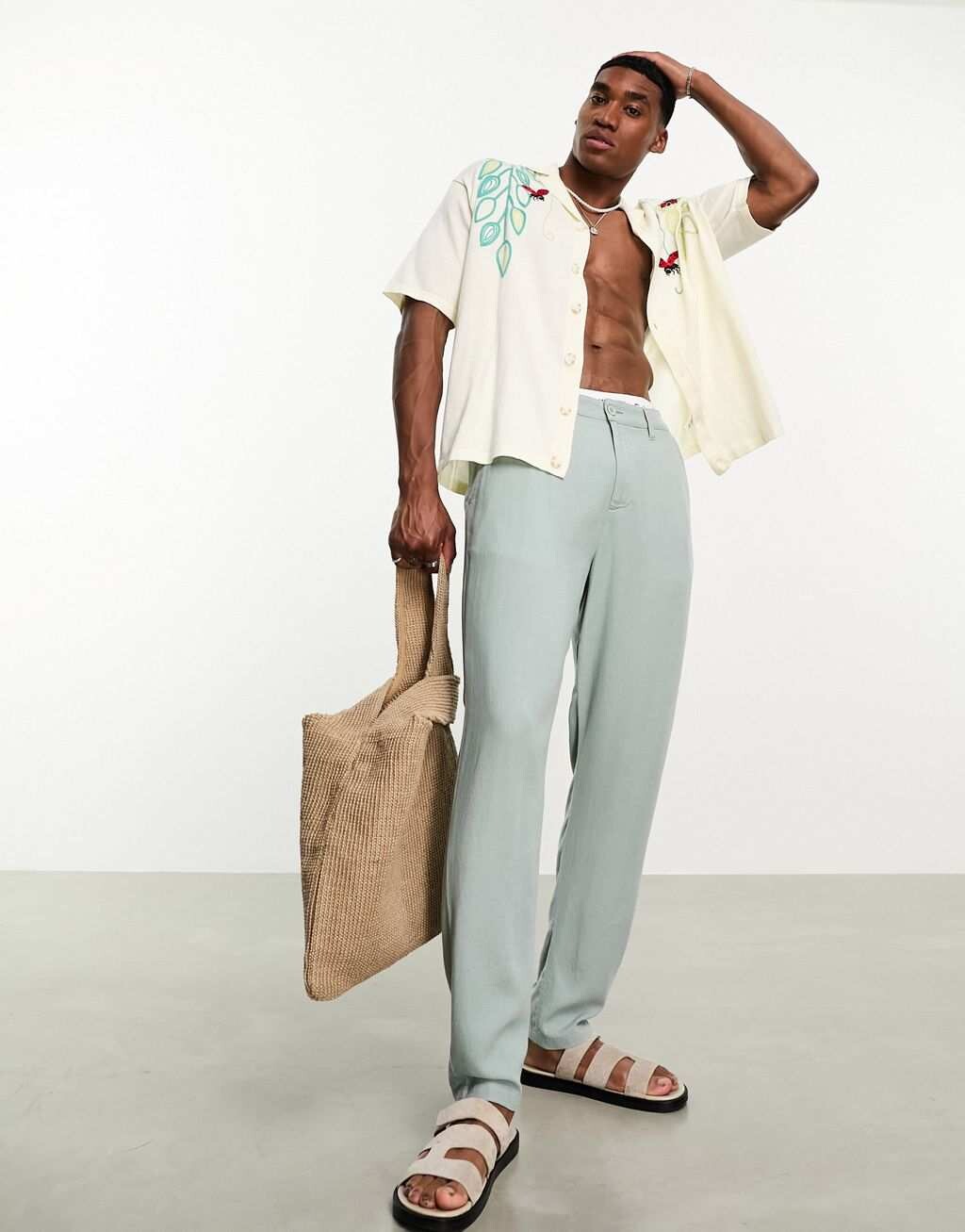 

Белоснежная рубашка с короткими рукавами и вышивкой ASOS DESIGN