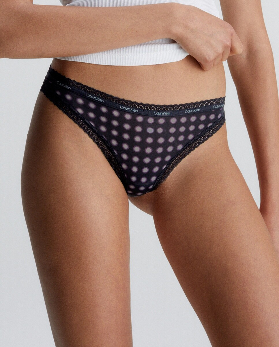 

Однотонные стринги с кружевом Calvin Klein, черный