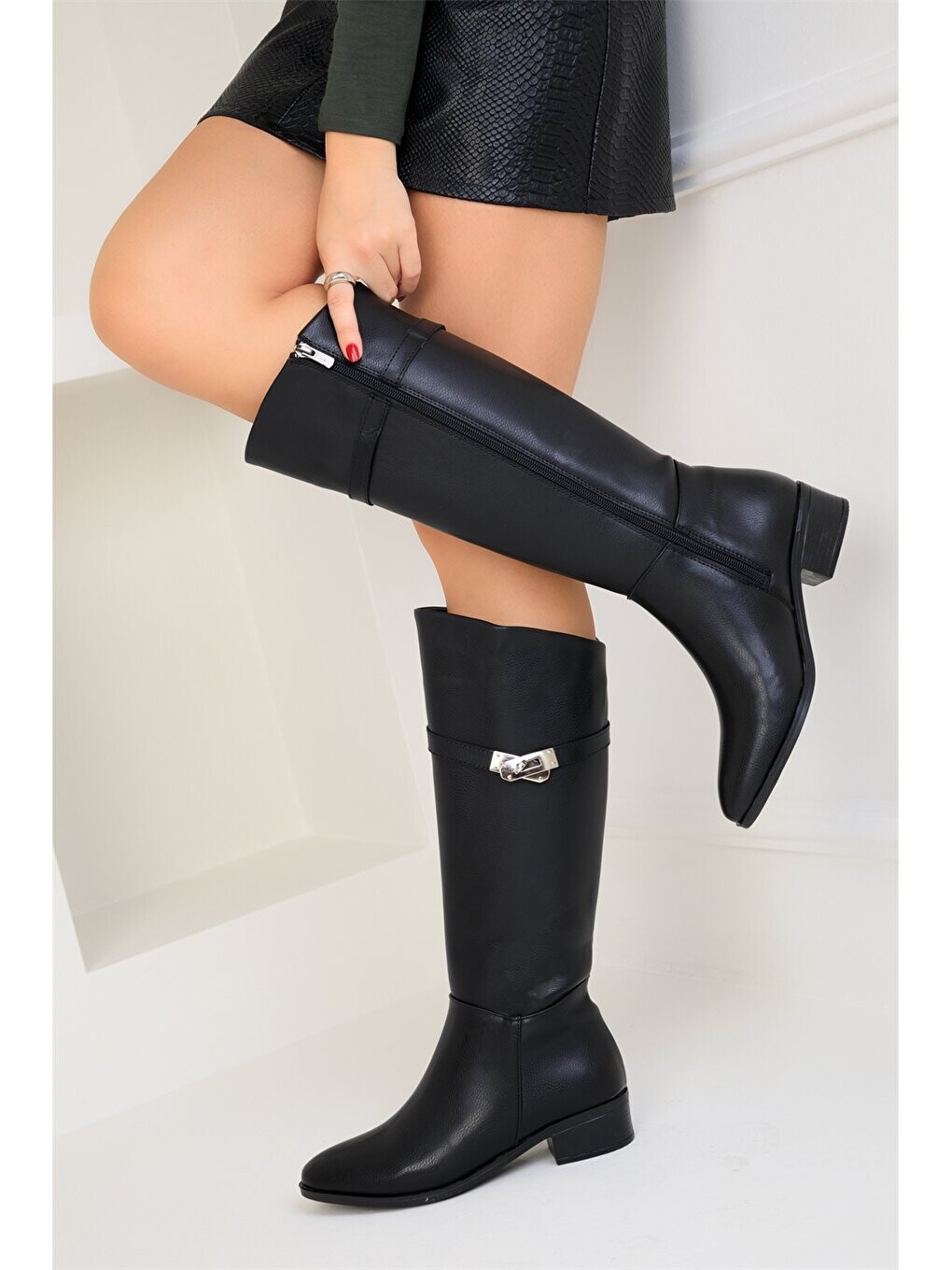 

Кожаные женские ботинки на молнии Soho Exclusive, черный