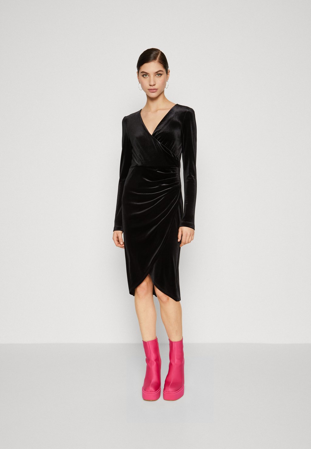 цена Элегантное платье Onljenny Dress ONLY, черный