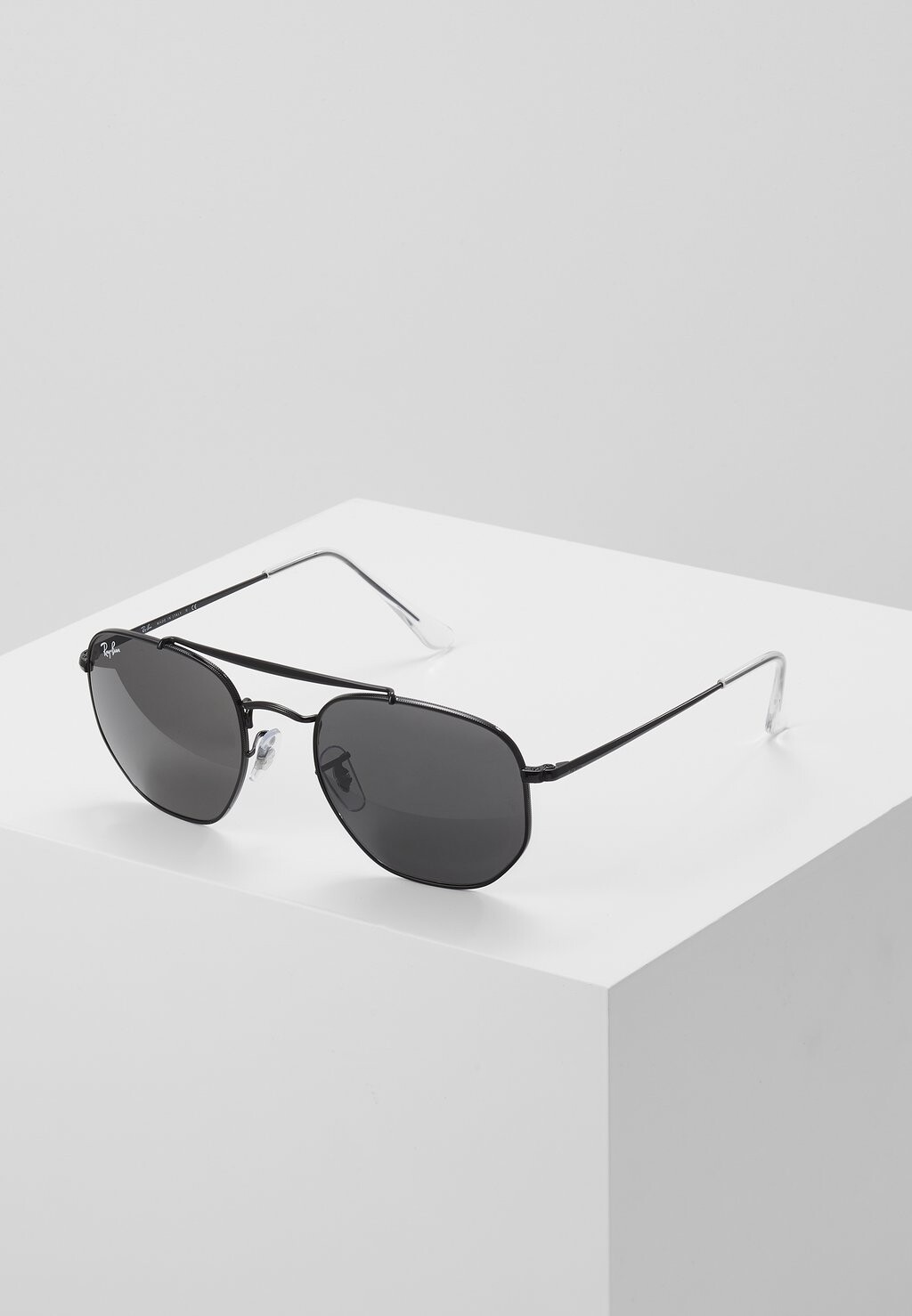 

Солнцезащитные очки Ray-Ban, черный