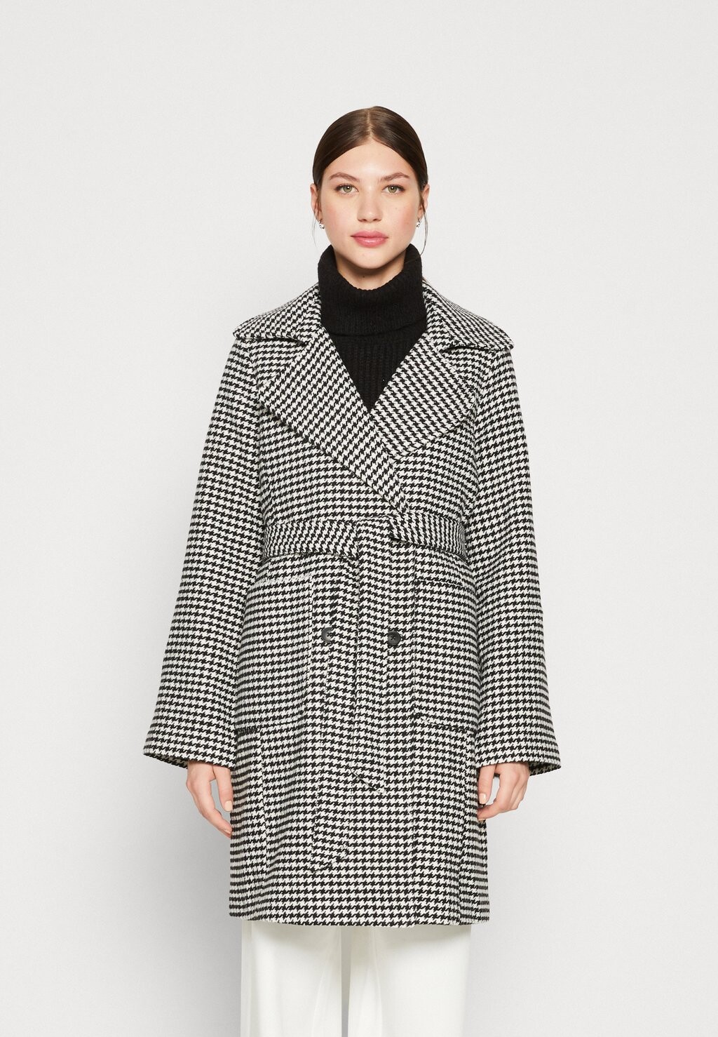 

Пальто Pieces РЕМЕНЬ PCJOANNES CHECKED COAT, цвет black/white