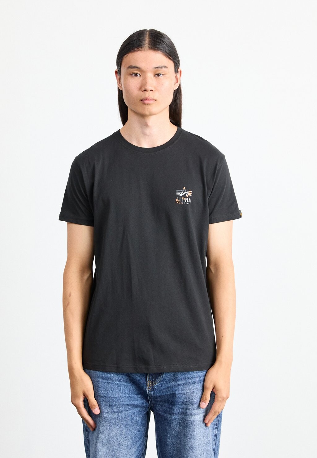 

Принт на футболке CAMO LOGO Alpha Industries, черный