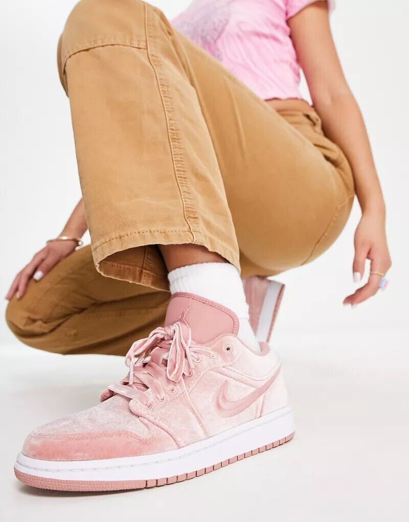 

Ржаво-розовые бархатные низкие кеды Air Jordan 1 Low SE