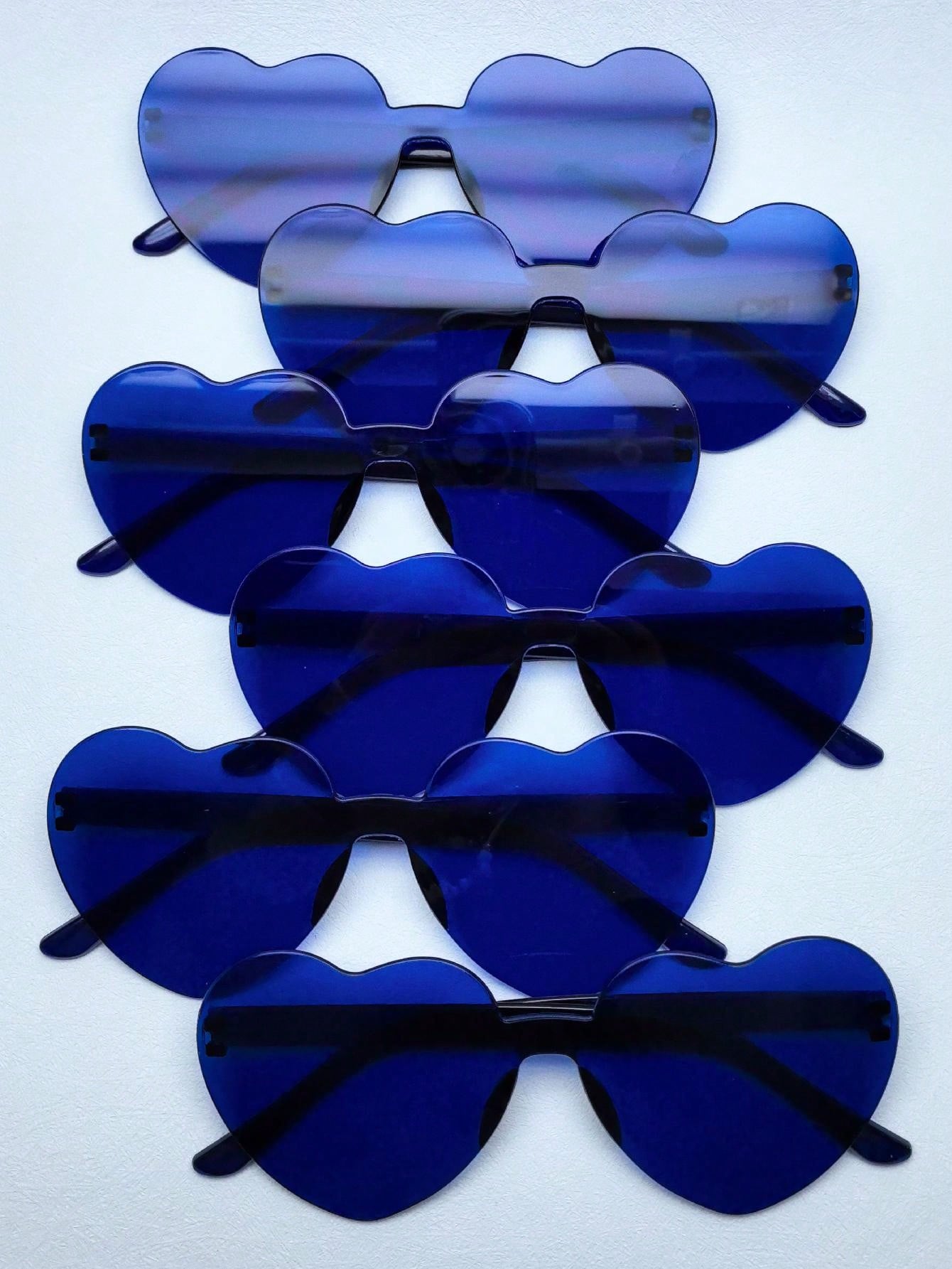 цена 6шт темно-синие солнцезащитные очки в форме сердца для женщин