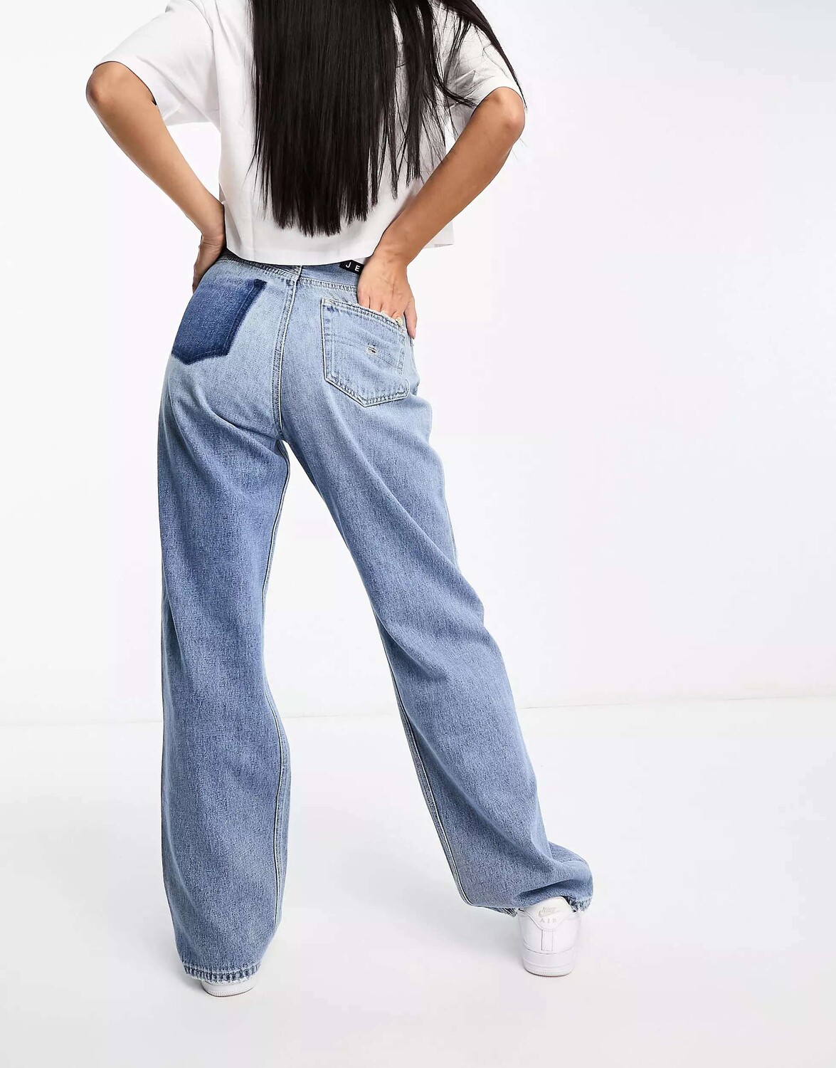 

Стираные свободные рваные джинсы со средней посадкой Tommy Jeans Betsy