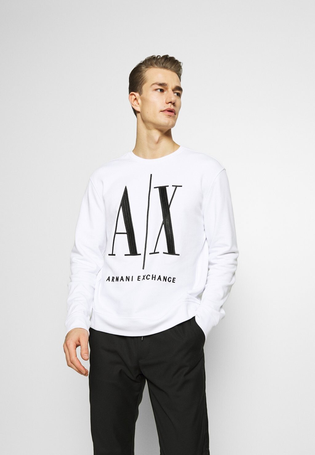 

Толстовка Armani Exchange, белый