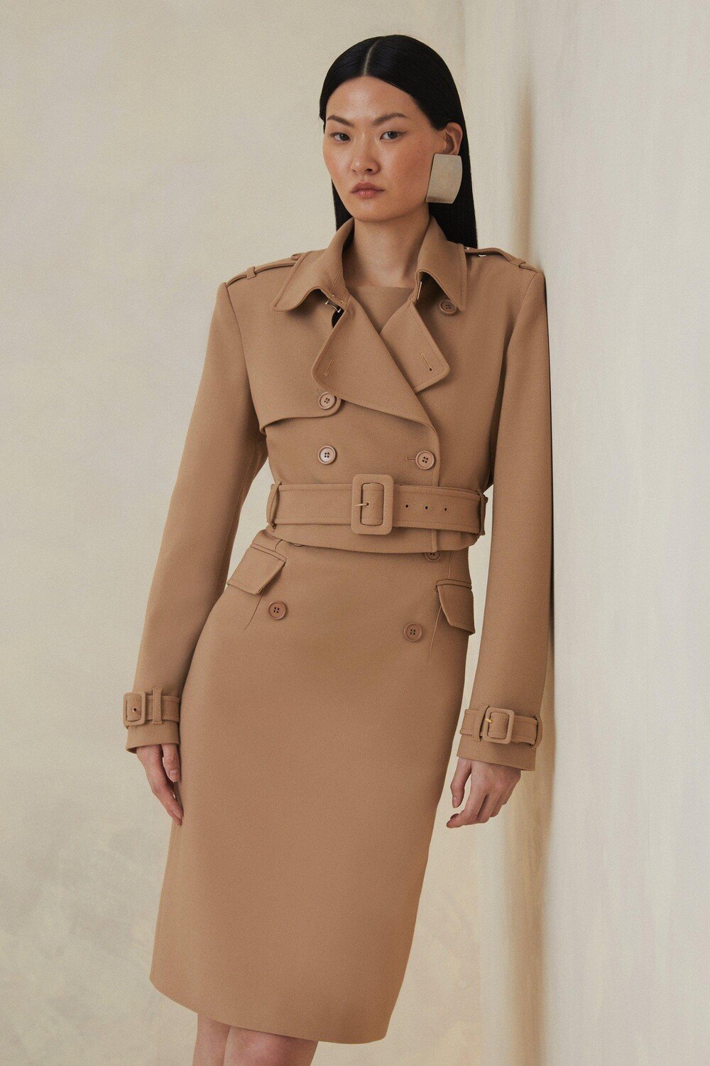 

Компактный укороченный пиджак строгого кроя The Founder Karen Millen, бежевый