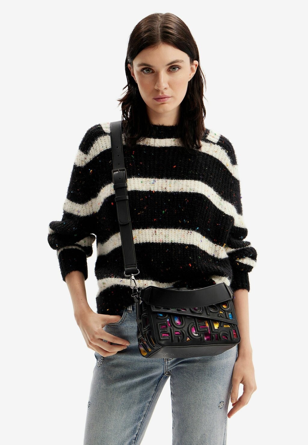 

Сумочка СТРОЧНЫЕ БУКВЫ Desigual, черный