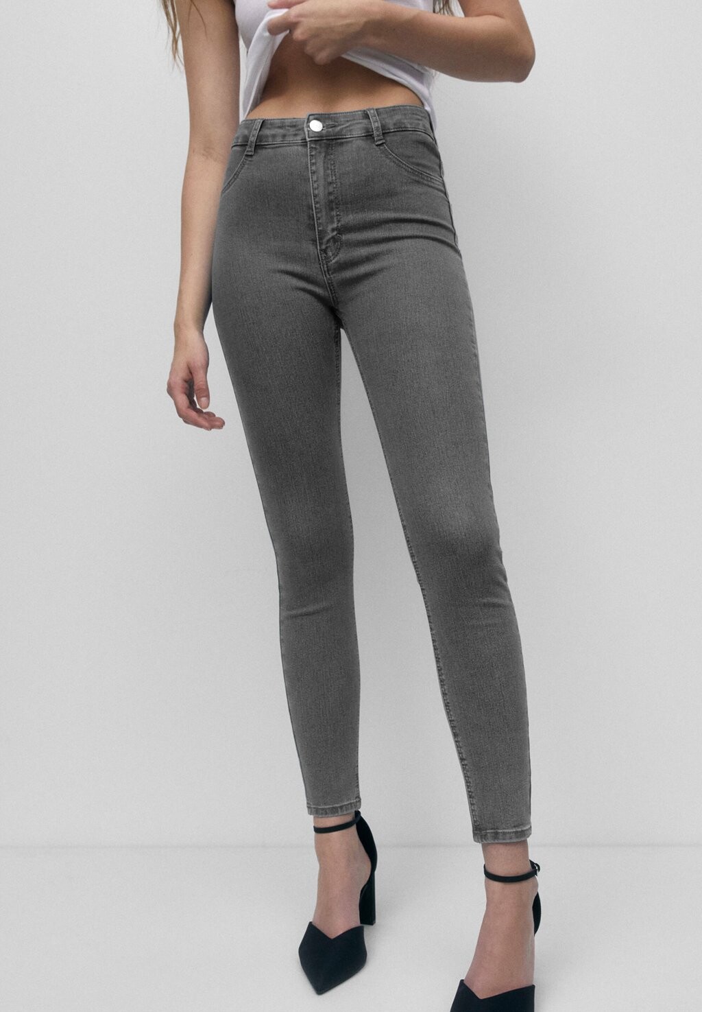 

Джинсы облегающего кроя PULL&BEAR