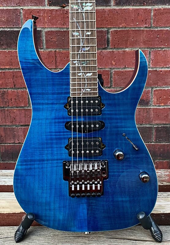 

Электрогитара Ibanez RG8570 RBS J. Custom Royal Blue Sapphire Flame Top Guitar & Case Made in Japan