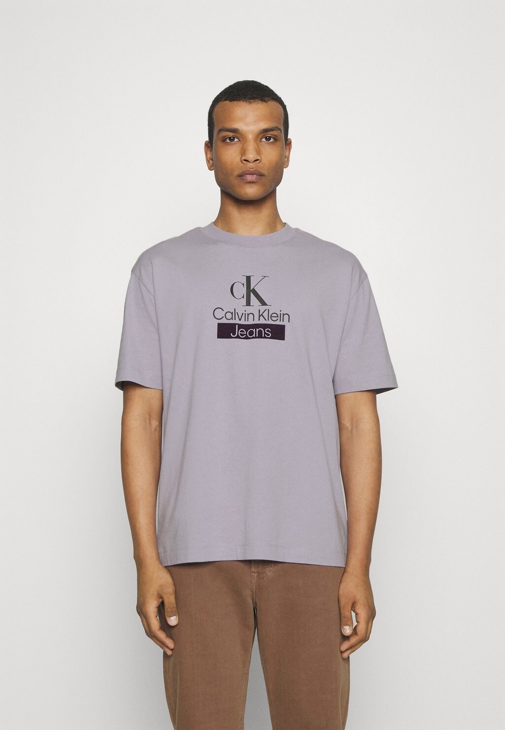 

Футболка с принтом Calvin Klein Jeans, фиолетовый