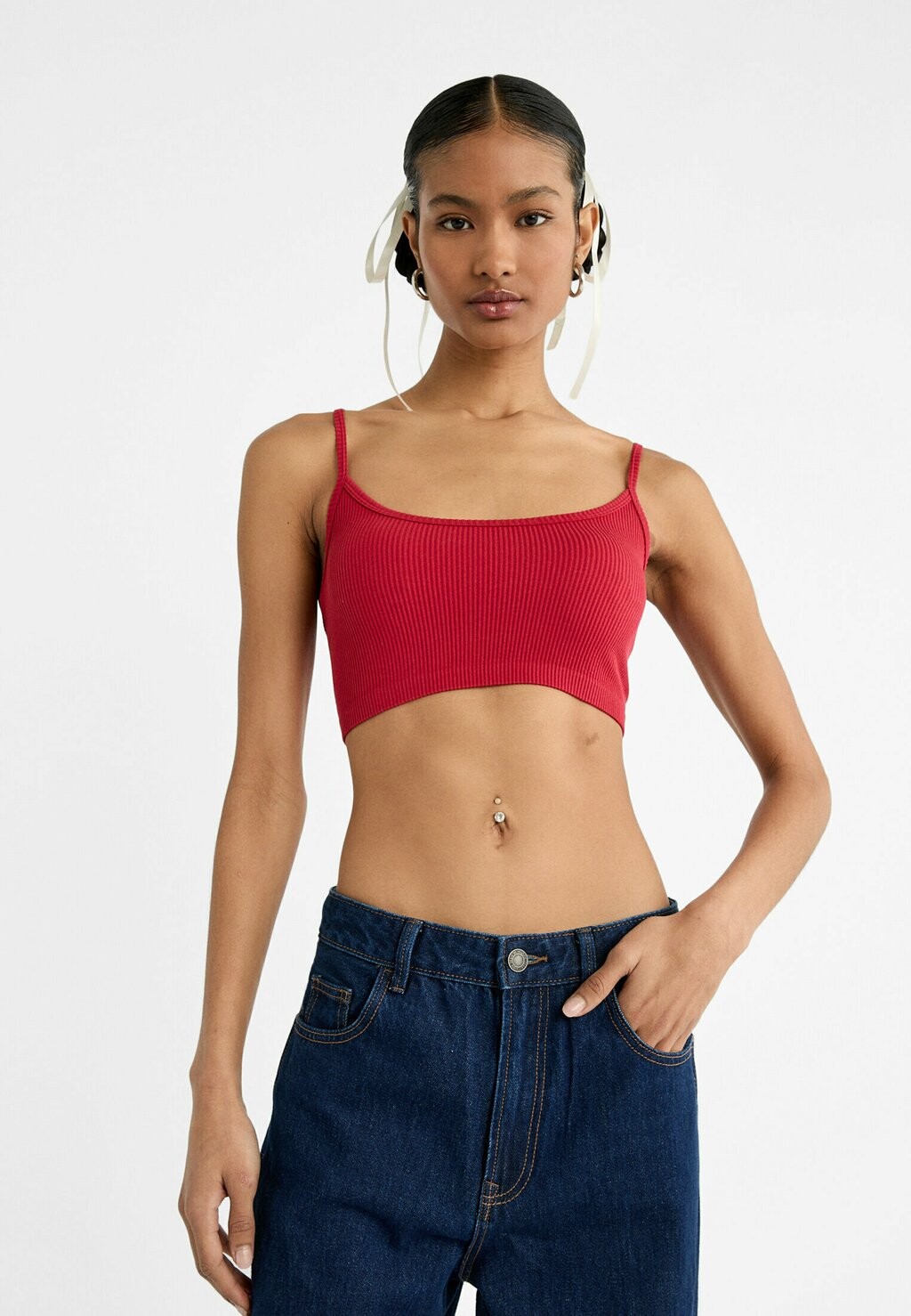 

Топ CROP WITH THIN STRAPS Stradivarius, цвет red