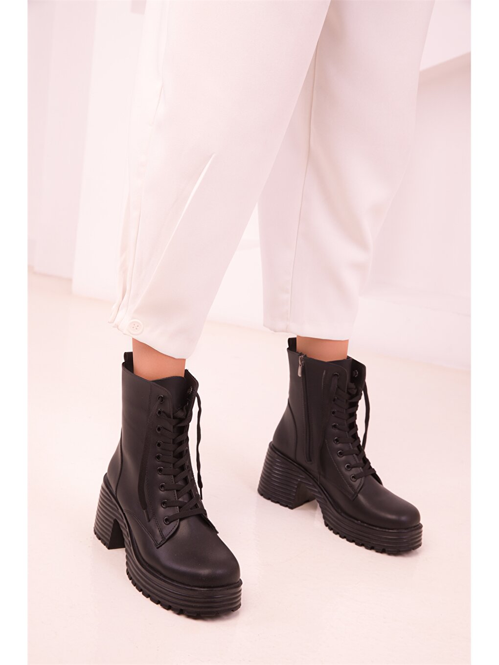 Кожаные женские ботинки на молнии Soho Exclusive, черный
