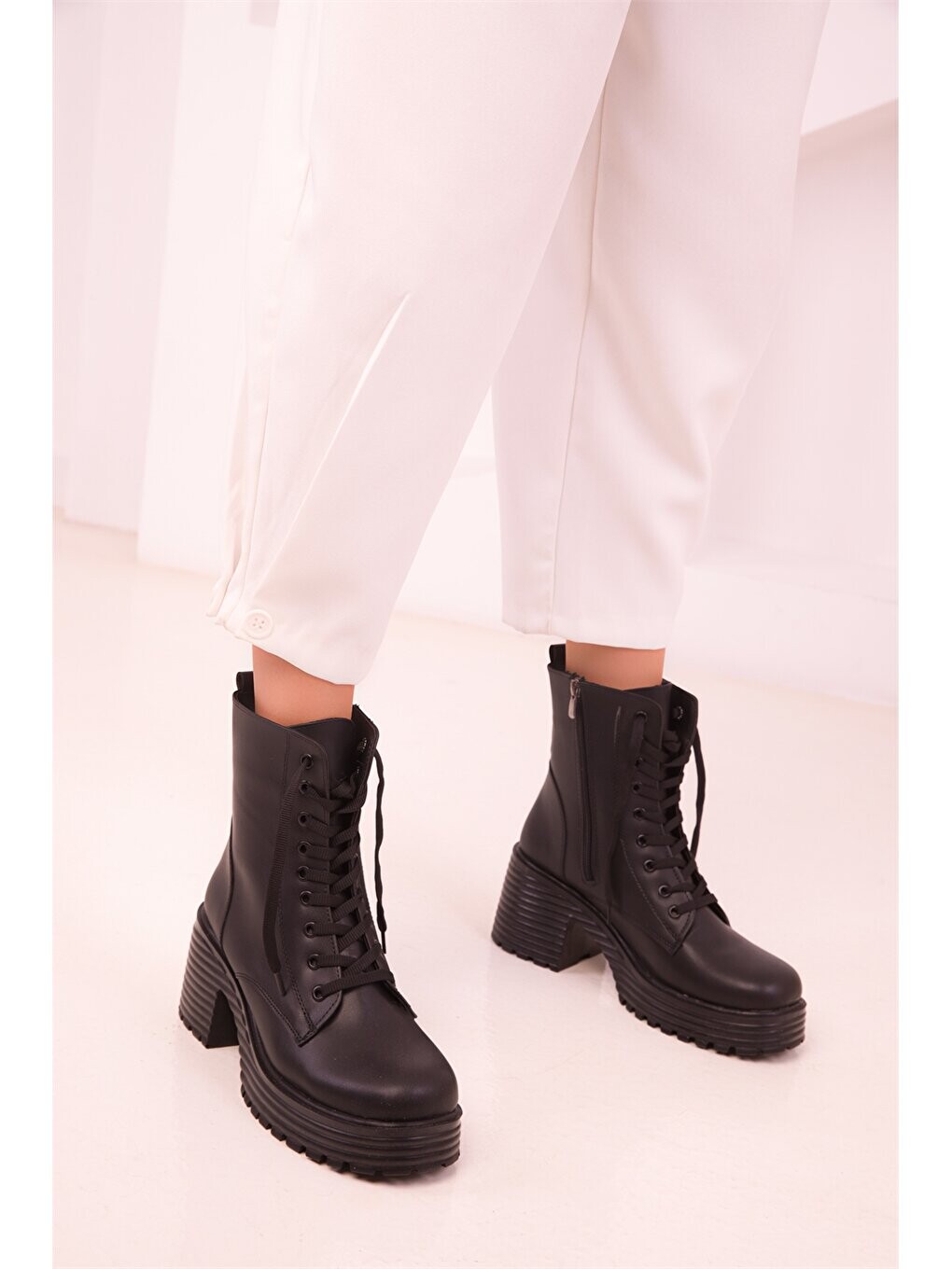 

Кожаные женские ботинки на молнии Soho Exclusive, черный