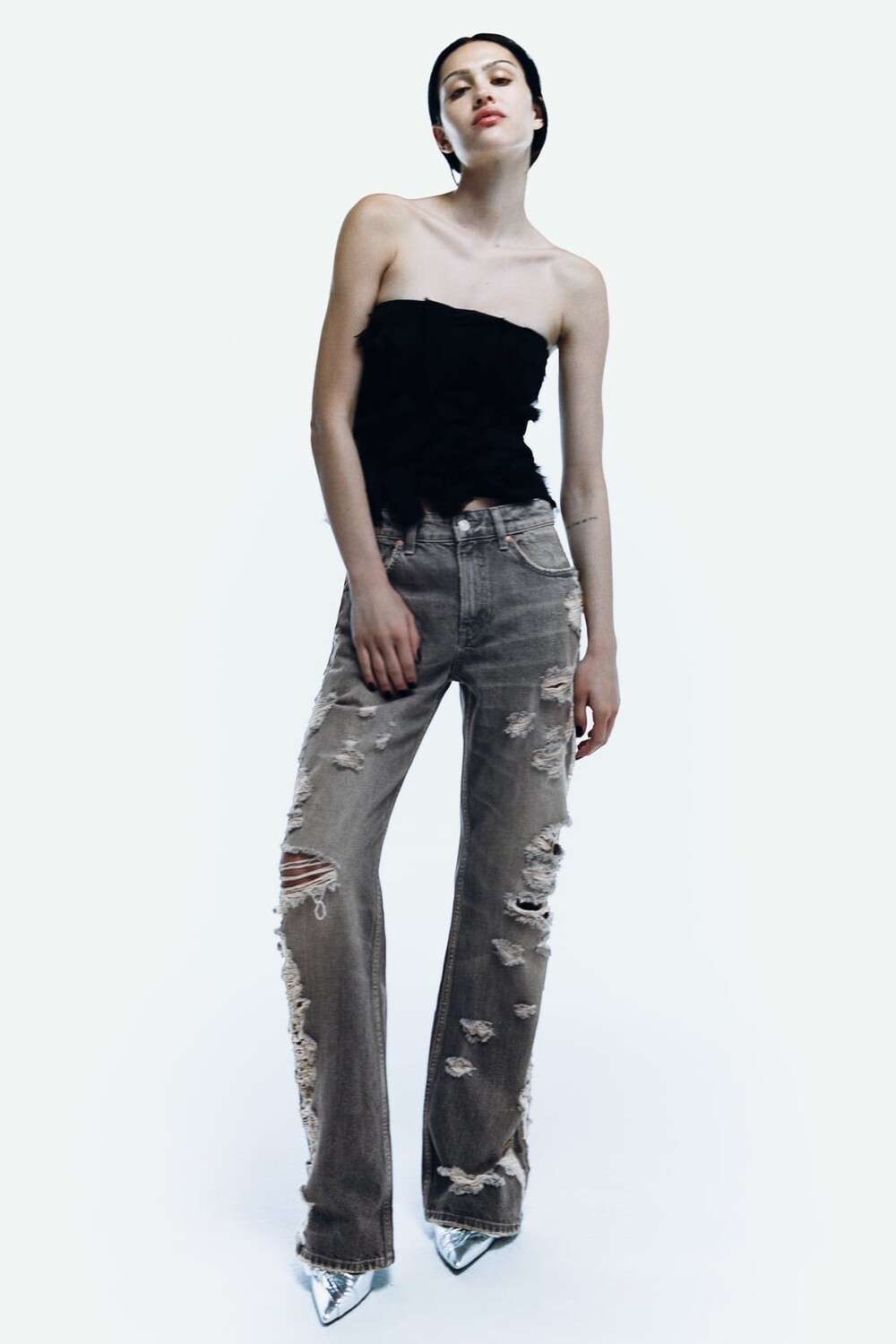 

Топ с открытыми плечами и волнистыми деталями ZARA, черный