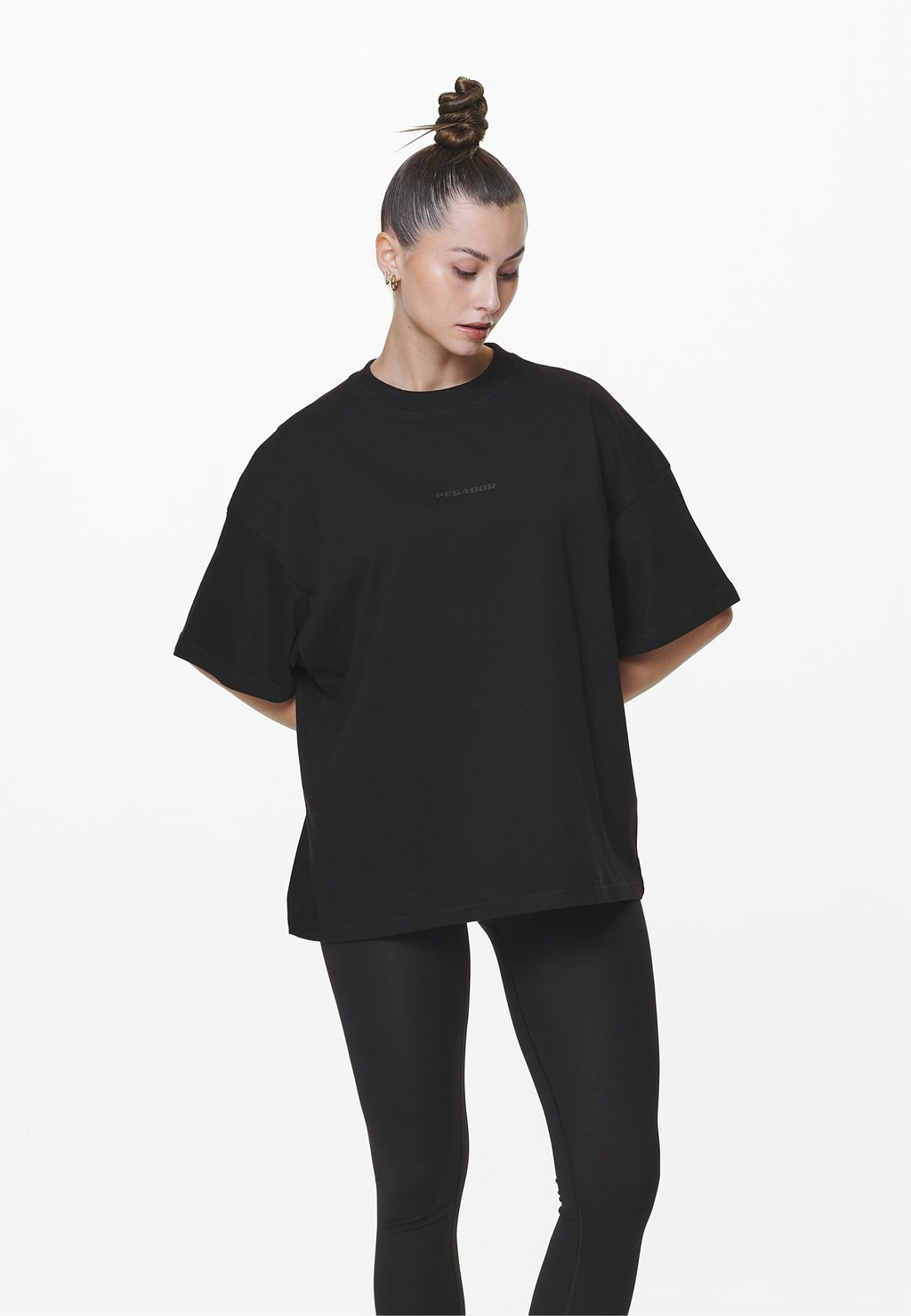 

Базовая футболка BEVERLY LOGO OVERSIZED TEE Pegador, цвет black