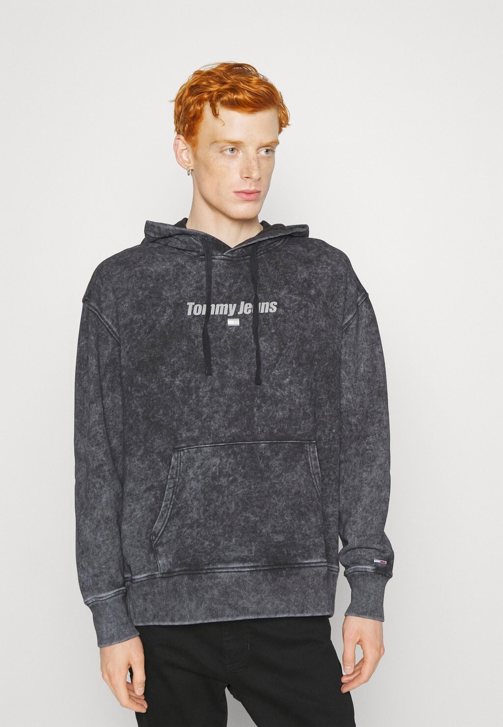

Толстовка Tommy Jeans, черный