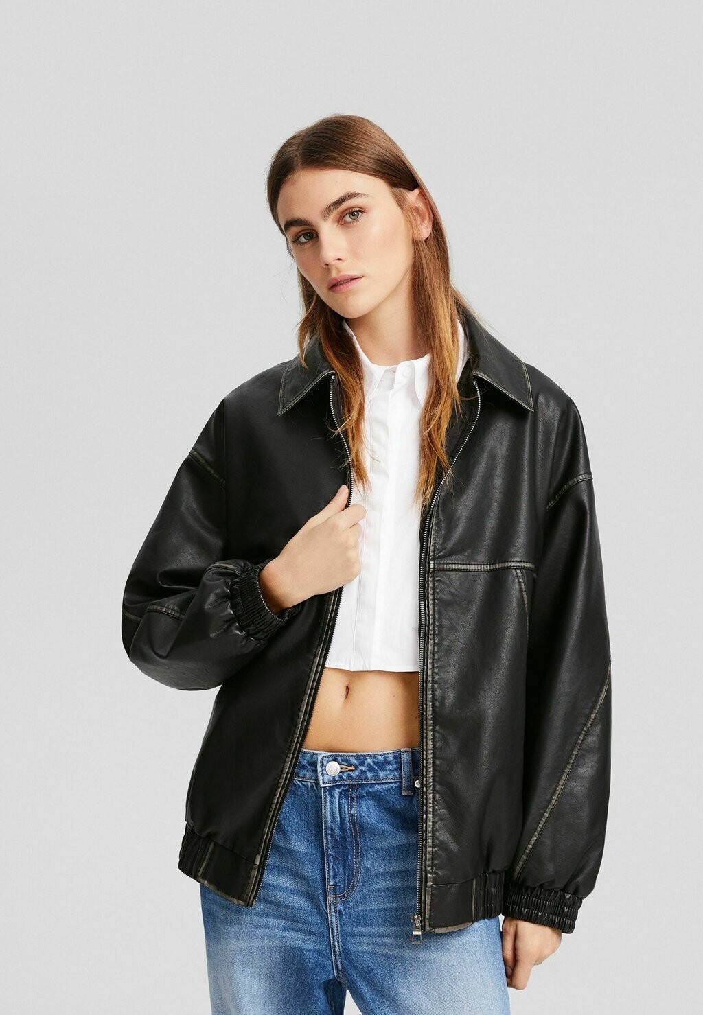 

Куртка из искусственной кожи Distressed Bershka, черный