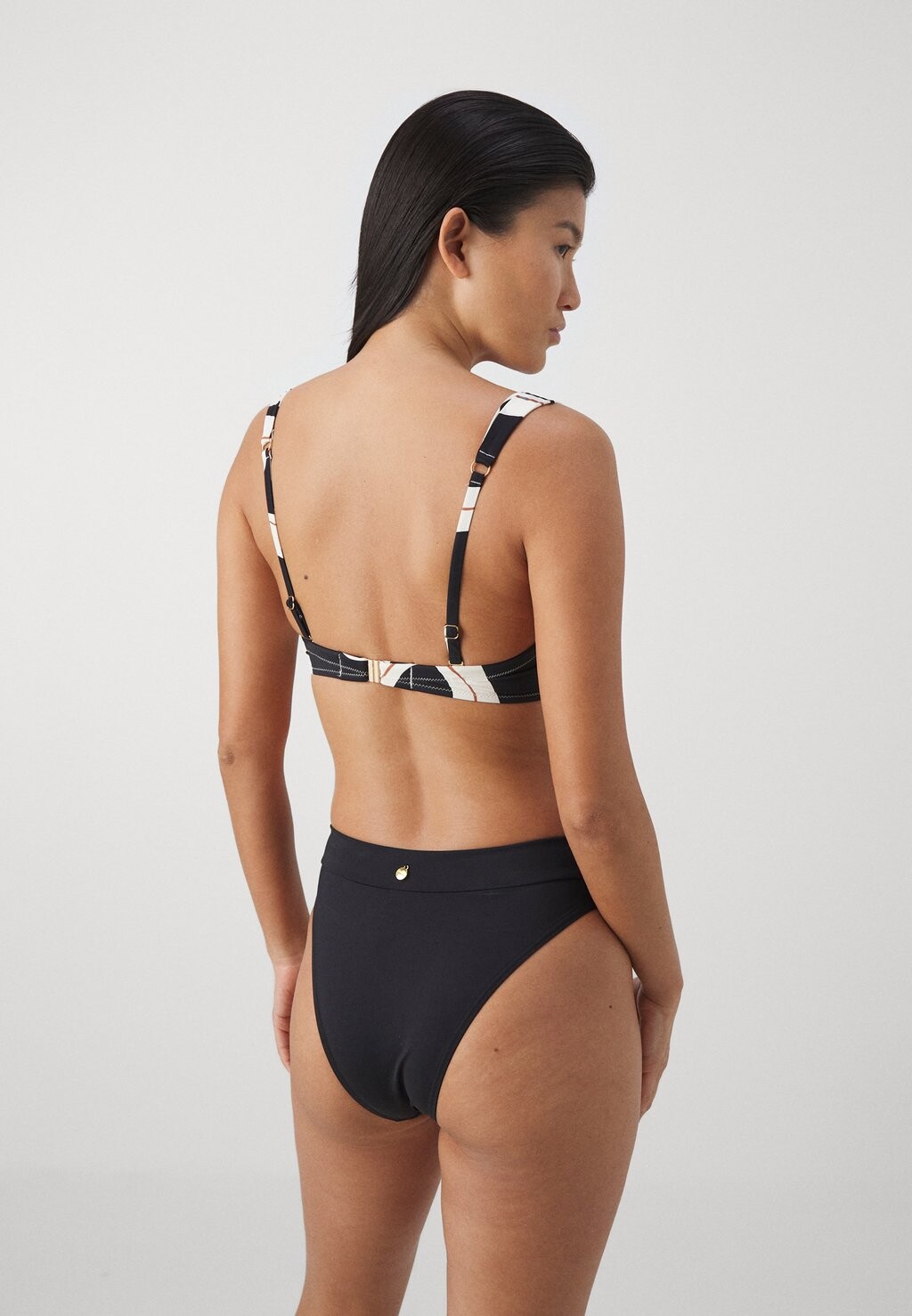 

Верх бикини Summer Allure Triumph, черный