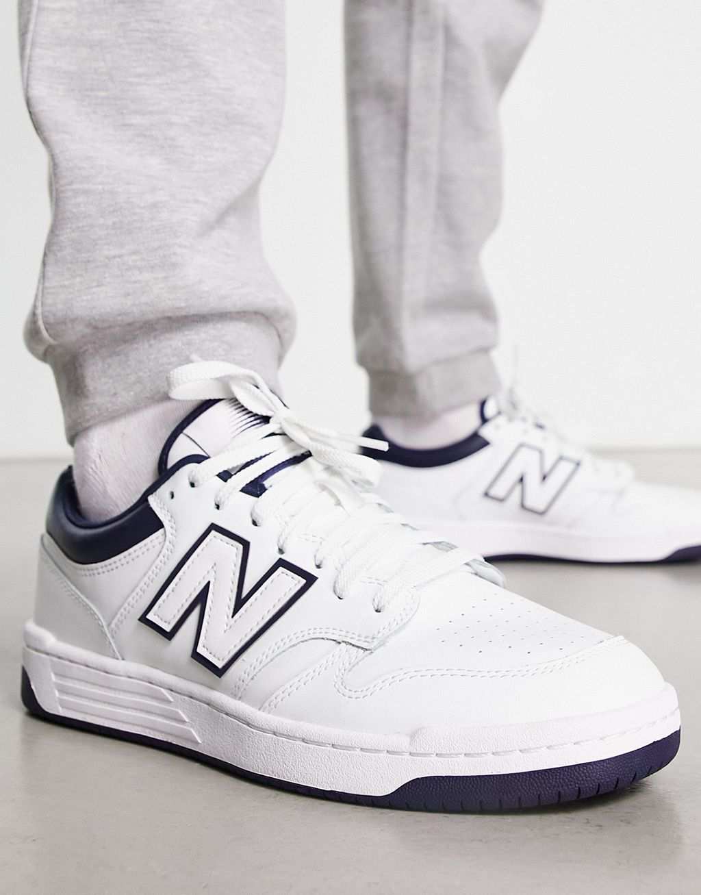 Белые и темно-синие кроссовки New Balance 480