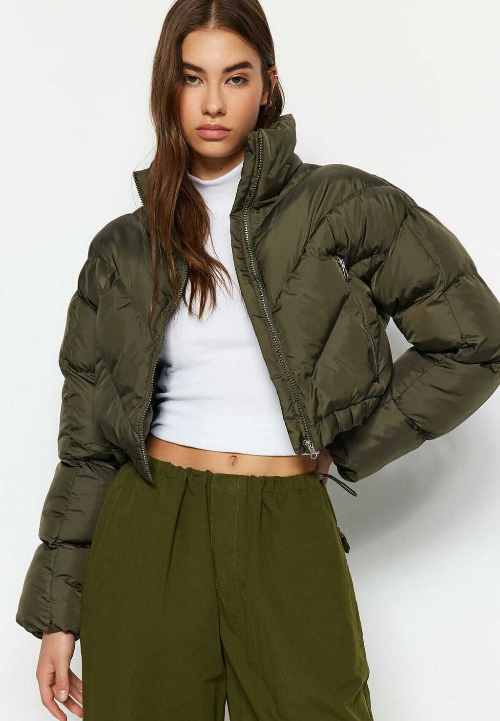 

Зимняя куртка Trendyol, цвет khaki