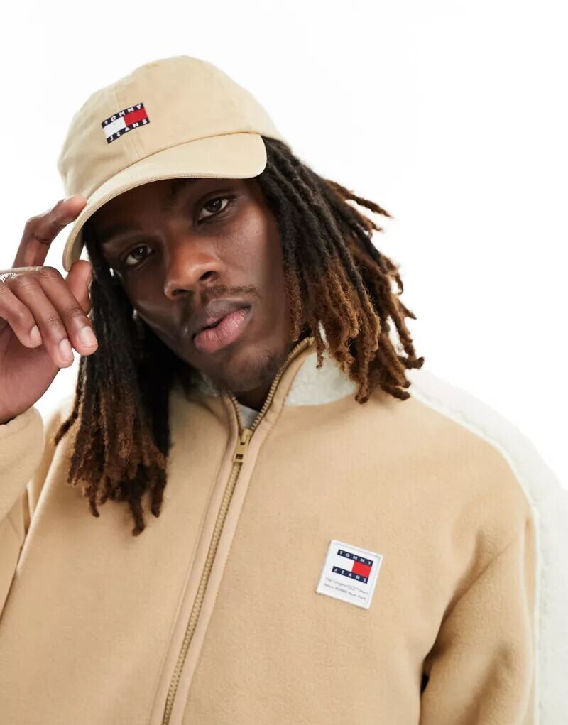 

Кепка Tommy Jeans песочного цвета с логотипом в виде флага в стиле ретро