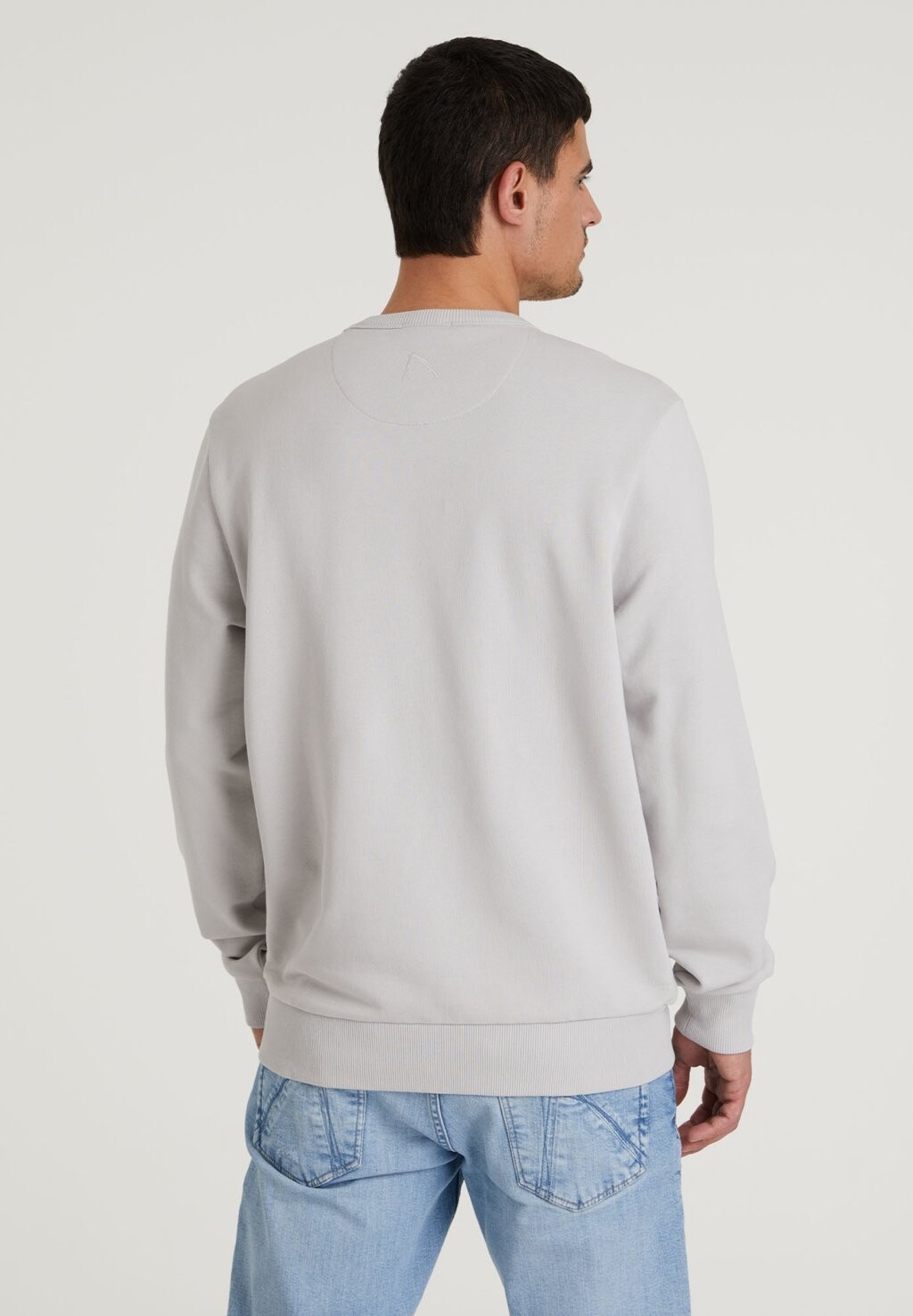 

Свитер Toby CHASIN', светло-серый