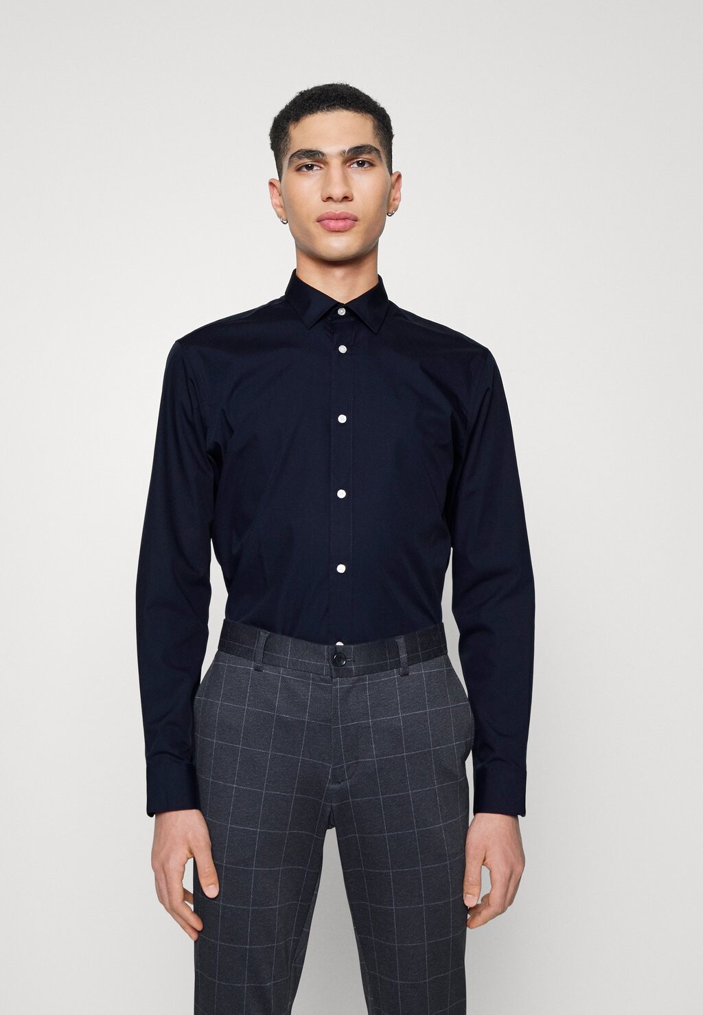 

Классическая рубашка JJJOE SHIRT PLAIN Jack & Jones, темно-синий пиджак