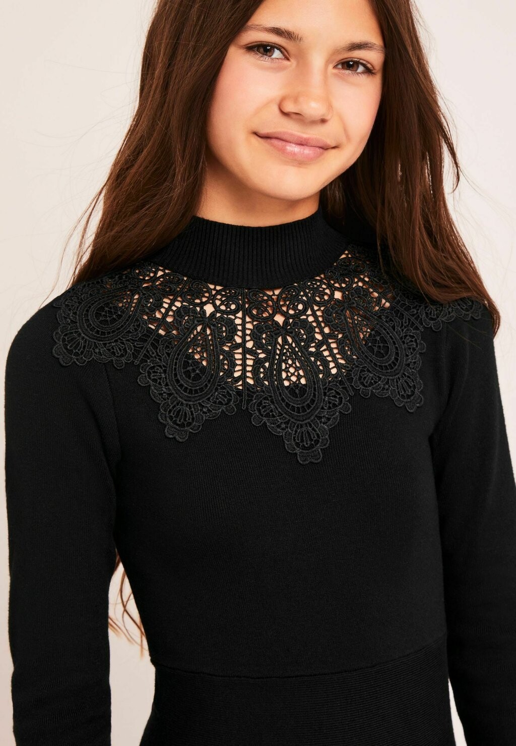 

Трикотажное платье YOKE LONG SLEEVE REGULAR FIT Lipsy, черный