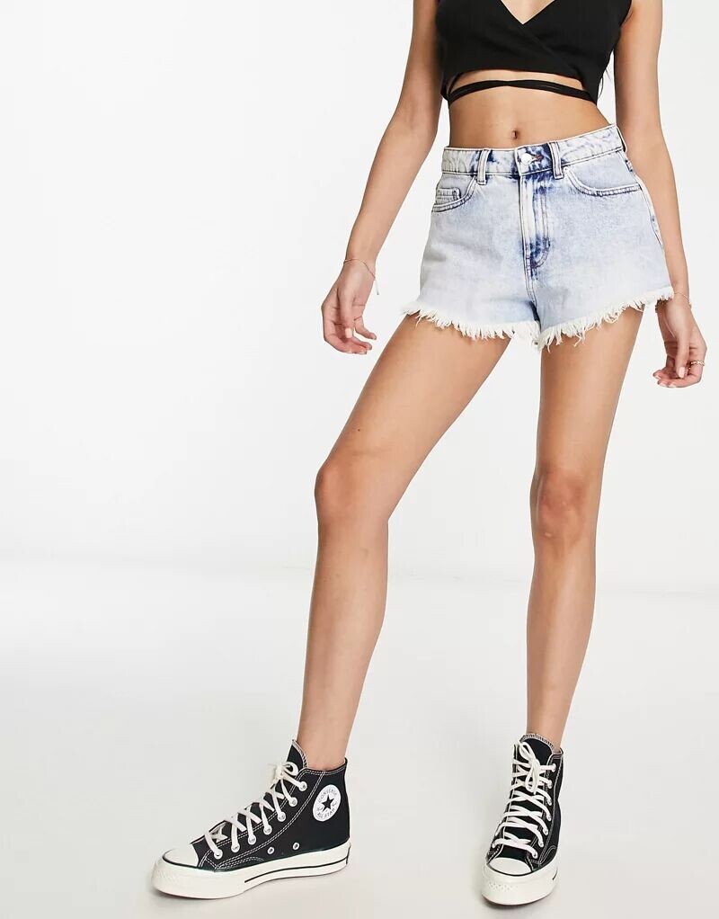 

Потертые синие фестивальные джинсовые шорты Miss Selfridge