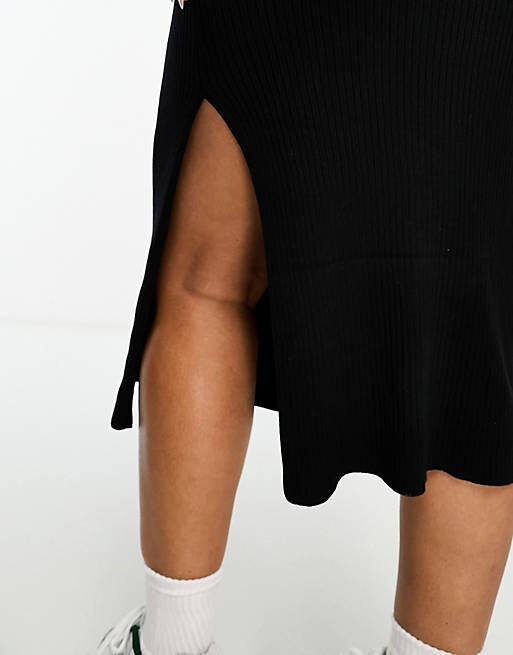 

Черное трикотажное платье миди с v-образным вырезом в рубчик ASOS DESIGN Curve