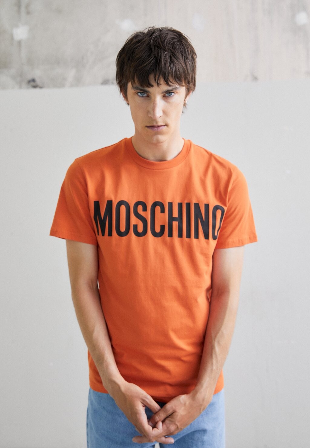 

Футболка с принтом MOSCHINO, оранжевый