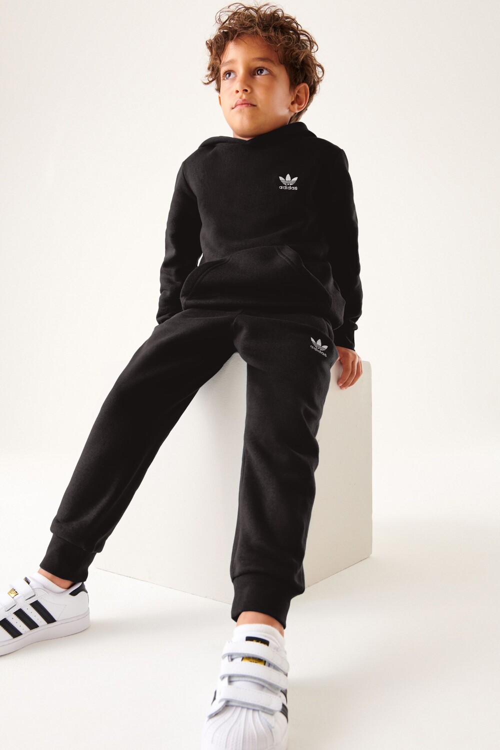 

Черный детский комплект adidas Originals Adicolor с худи adidas originals, черный