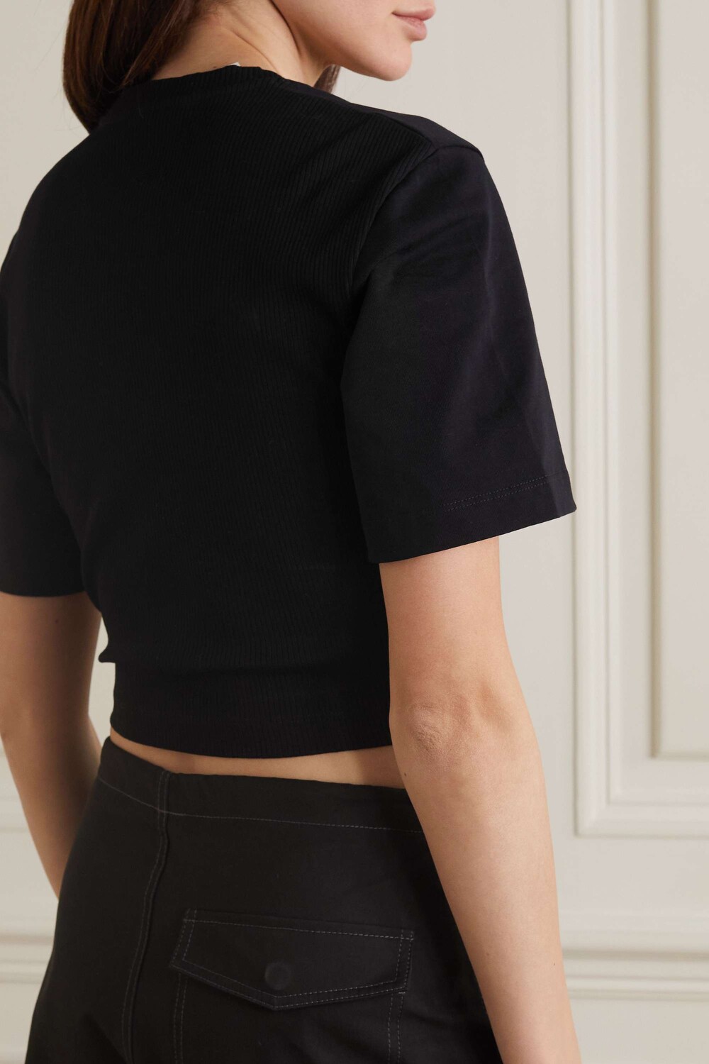 

DION LEE Укороченная футболка из эластичного хлопкового джерси в рубчик с отделкой в ​​крупный рубчик, черный