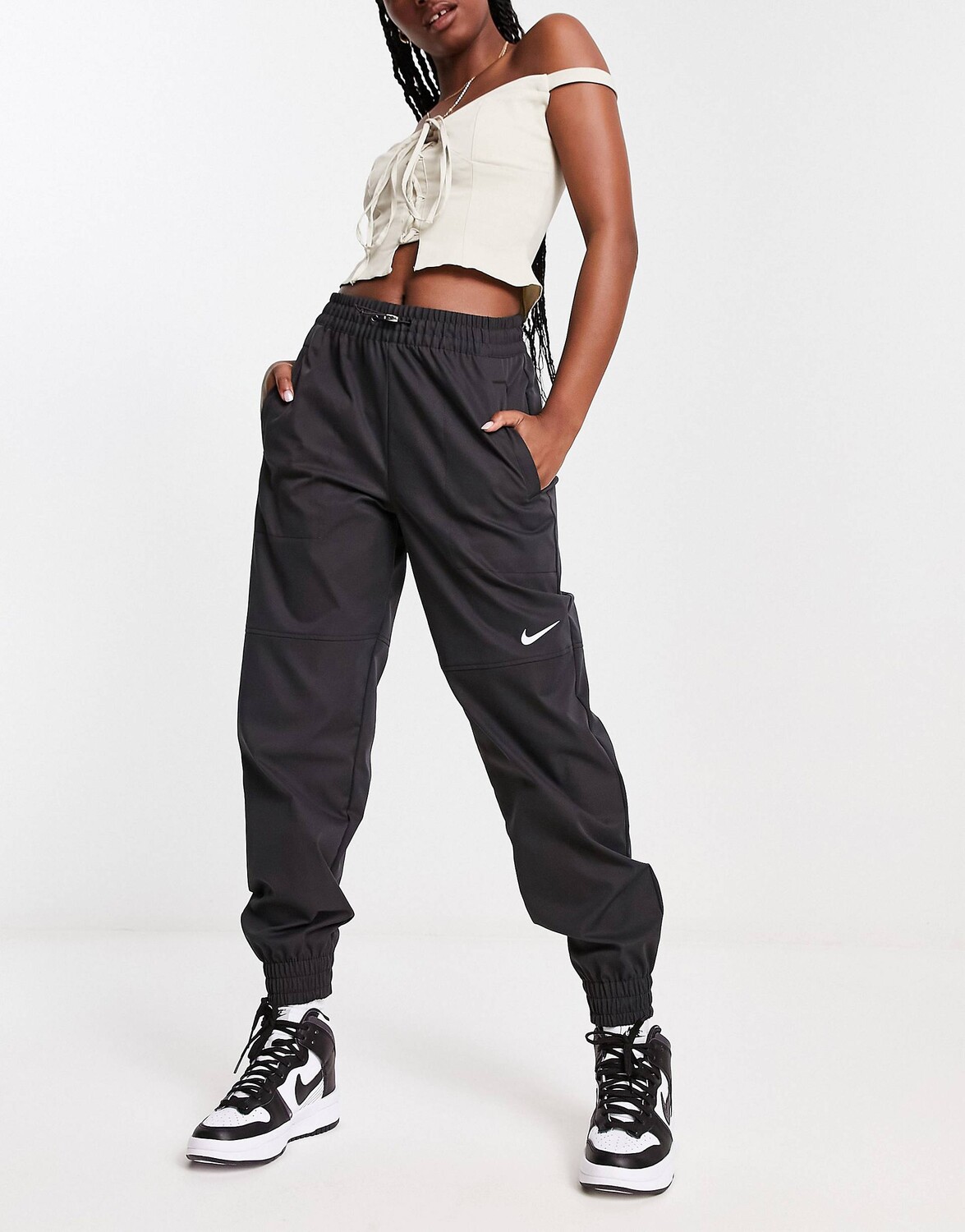 

Черные тканые брюки карго Nike Swoosh, Черный