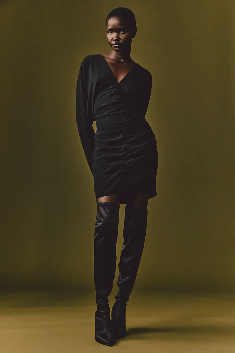 Платье с комплектами H&M, черный трикотажное платье с комплектами h
