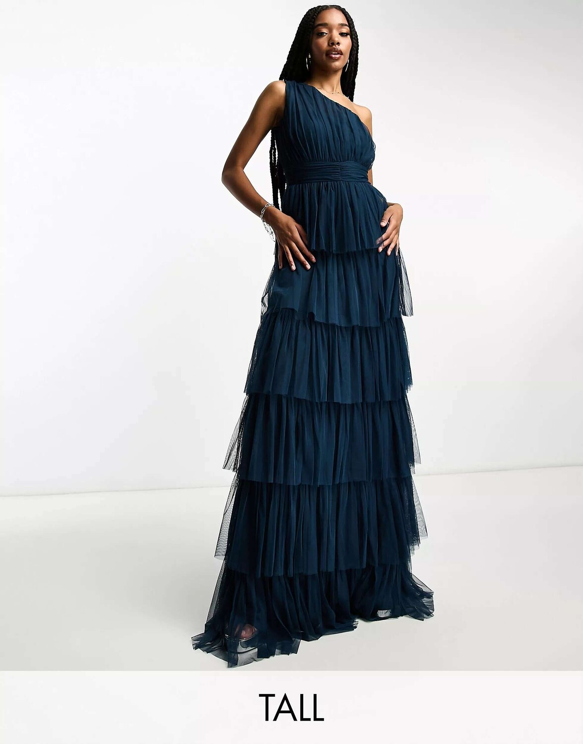

Темно-синее ярусное платье макси на одно плечо Beauut Tall Bridesmaid, Синий