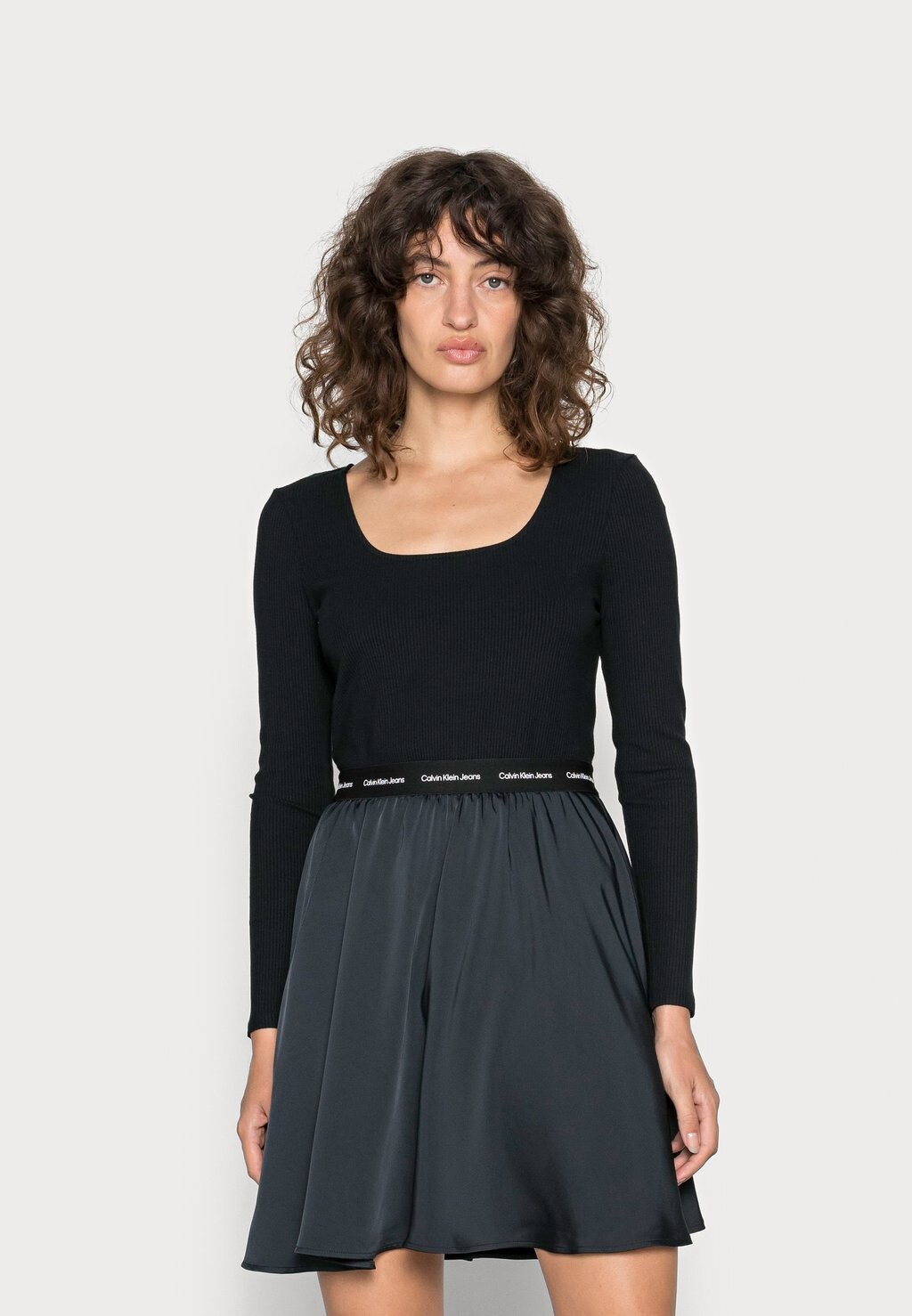 

Коктейльное платье Calvin Klein Jeans, черный